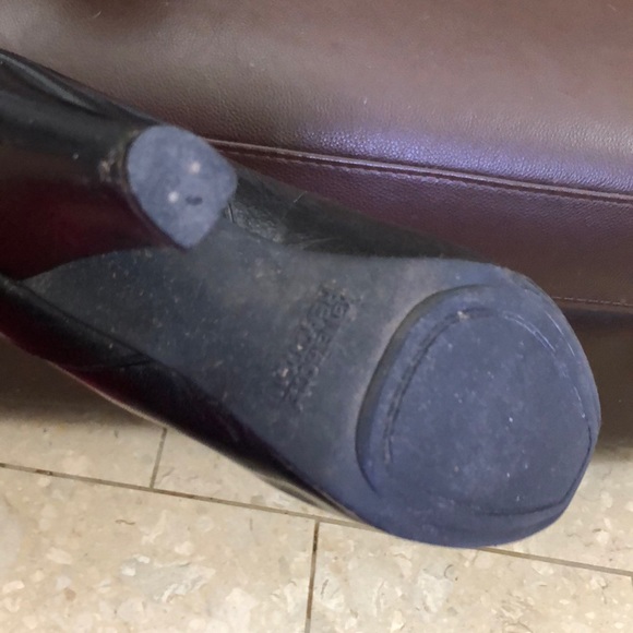 Preloved Kenneth Cole Reaction black pumps - Picture 7 of 7